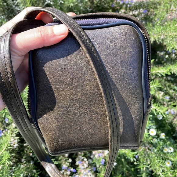 Vintage Camera Bag in Camo Green. Vegan leather with faux fur inside. - Picture 3 of 6